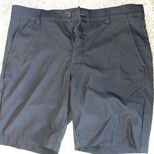 Men’s 32 golf shorts